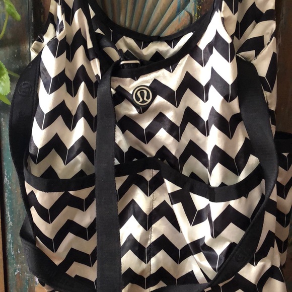 Lululemon Everywhere Belt Bag Extender black-pink-floral-print-swim-leggings-plus-size-16-to-32